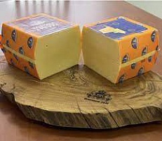 Сыр ТМ БАБУШКИНА КРЫНКА  Корона Артура со вкусом топл молока 50% брус